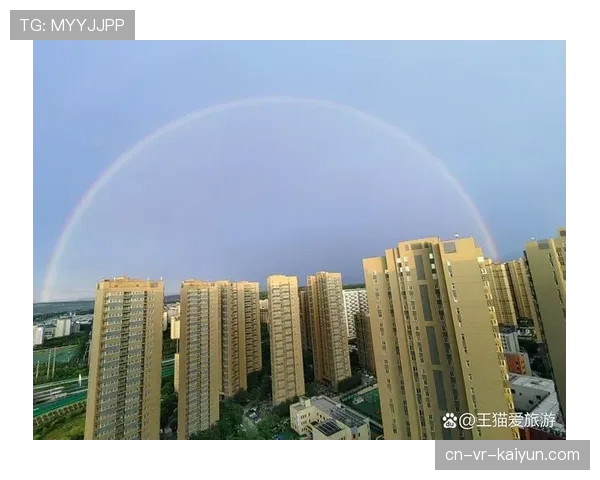 现场镜头:西雅图风暴主场上空惊现双彩虹,比赛短暂中断 现场镜头:西雅图风暴主场上空惊现双彩虹,比赛短暂中断